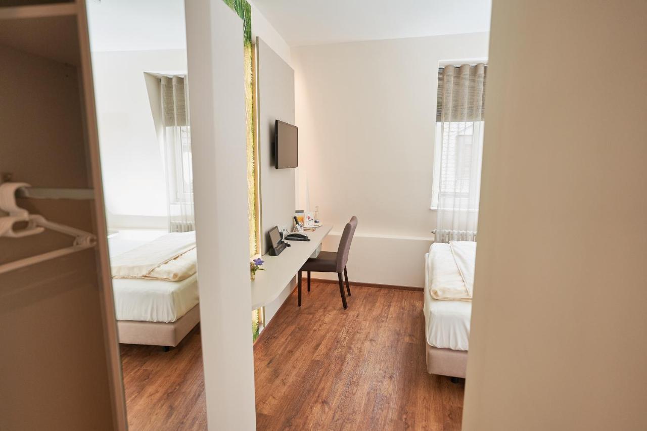 Stadthotel Engel Ettlingen Kültér fotó