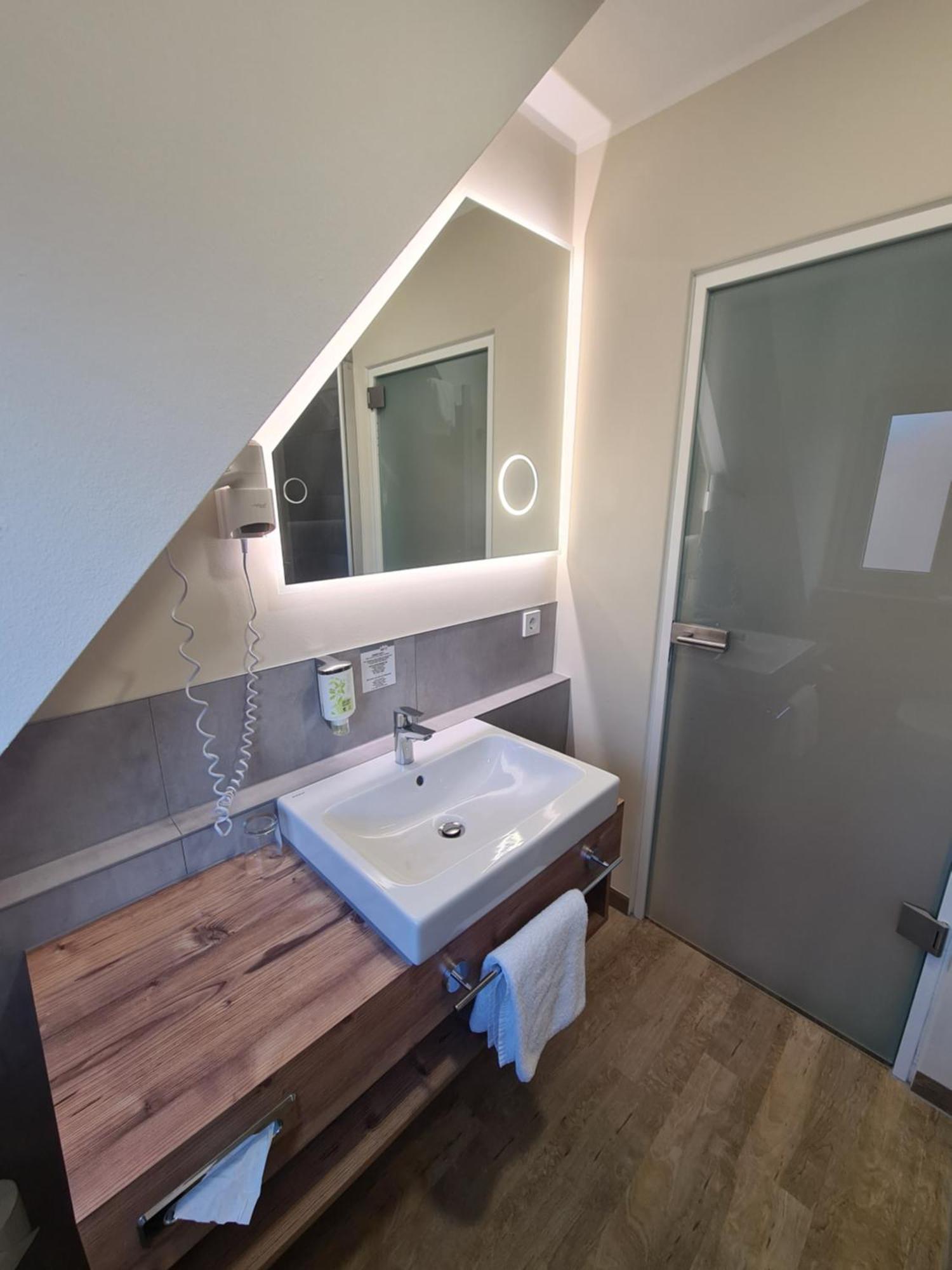 Stadthotel Engel Ettlingen Kültér fotó