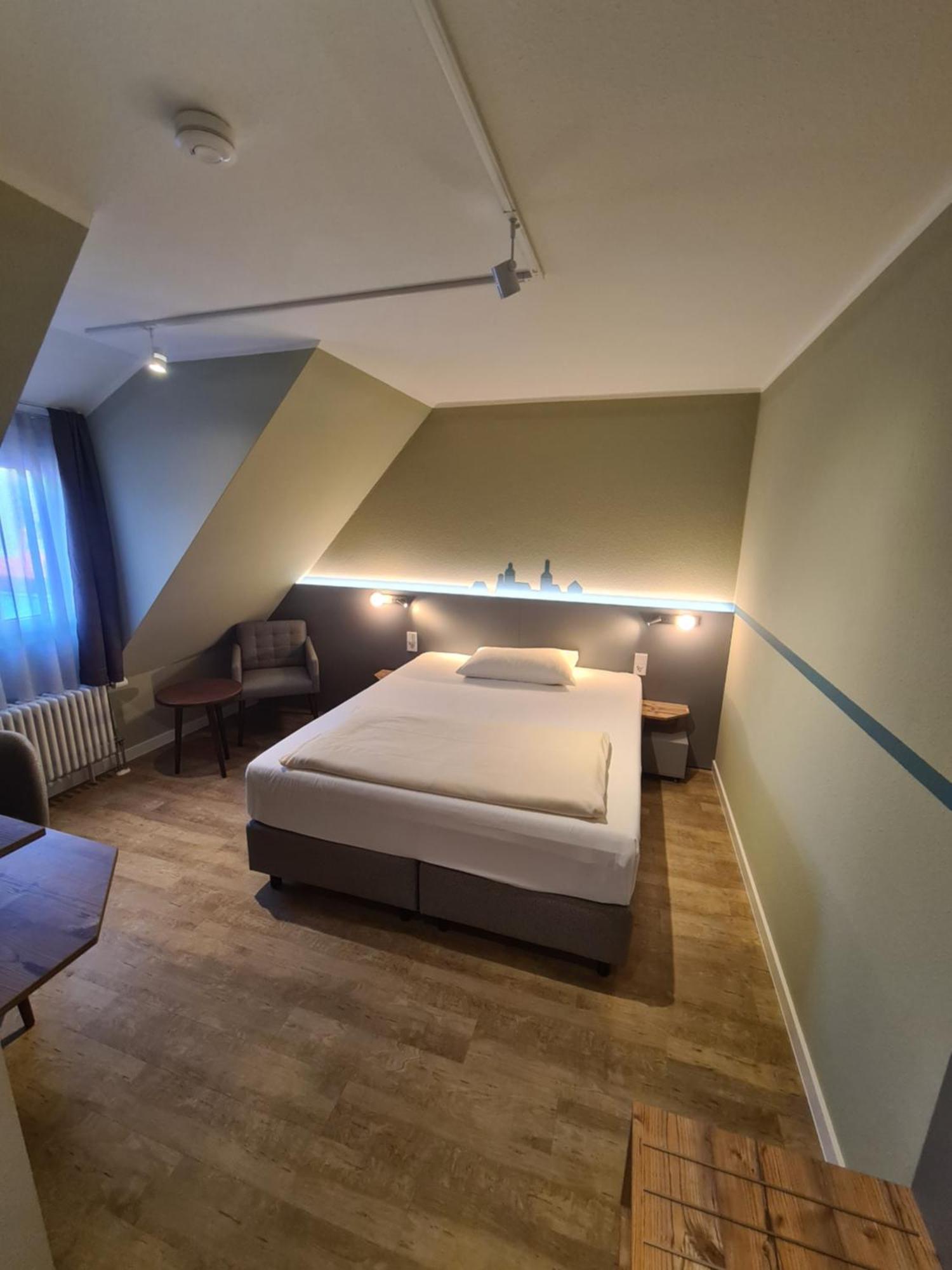 Stadthotel Engel Ettlingen Kültér fotó
