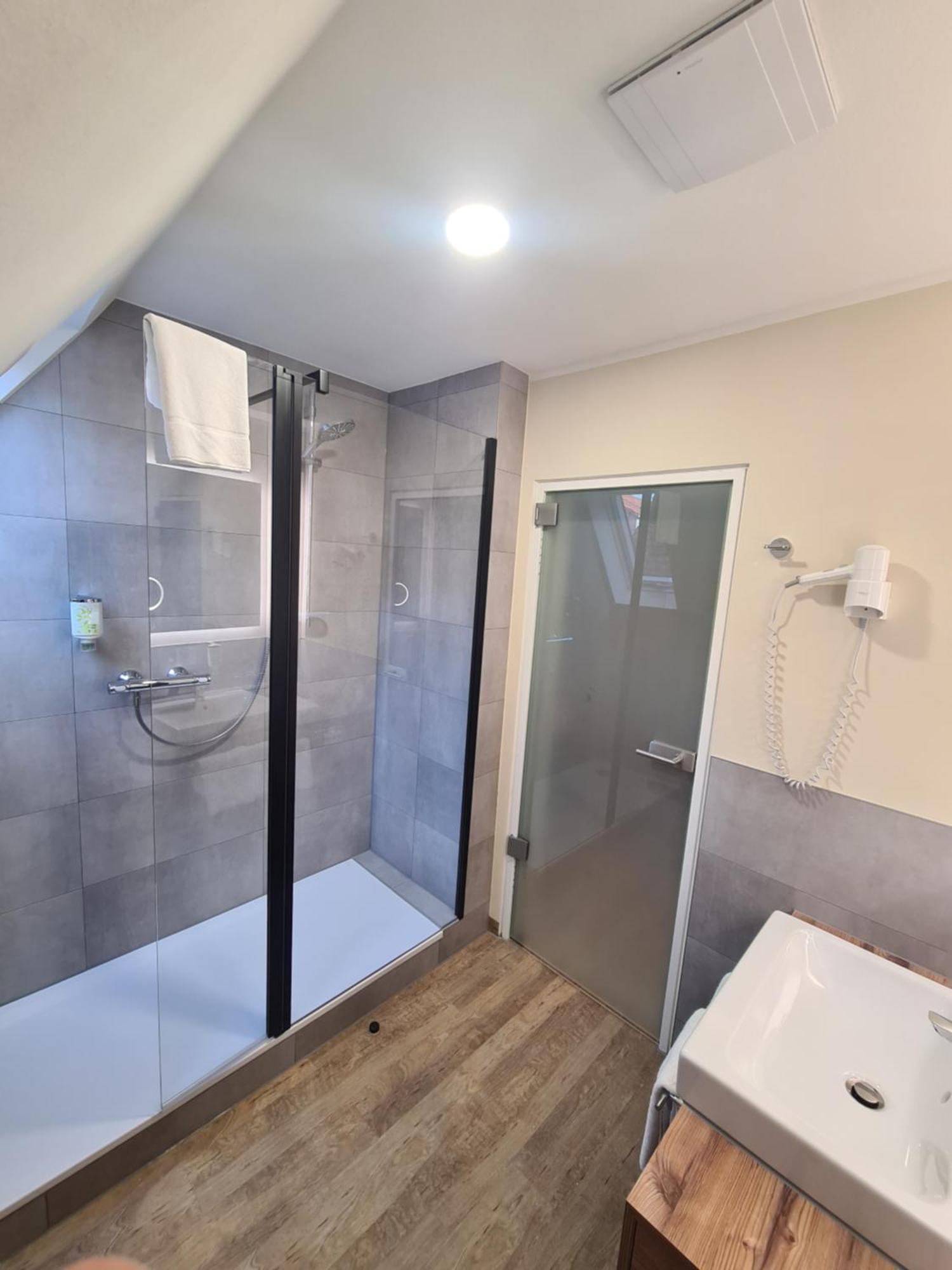 Stadthotel Engel Ettlingen Kültér fotó