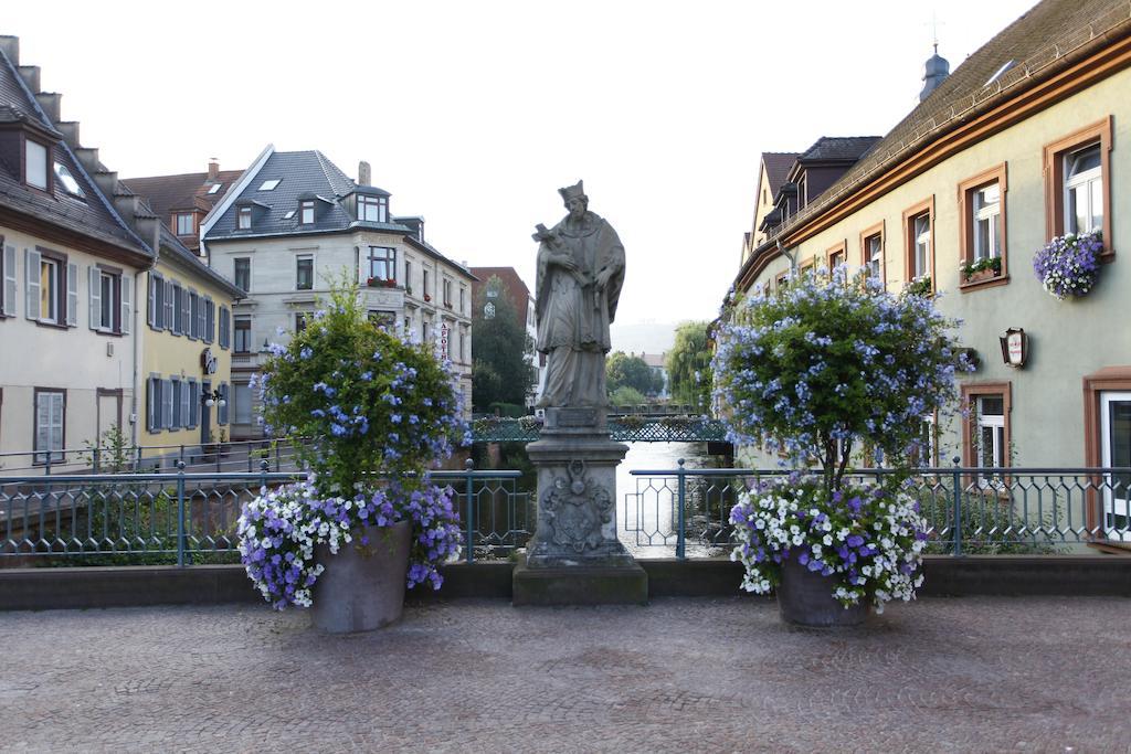 Stadthotel Engel Ettlingen Kültér fotó