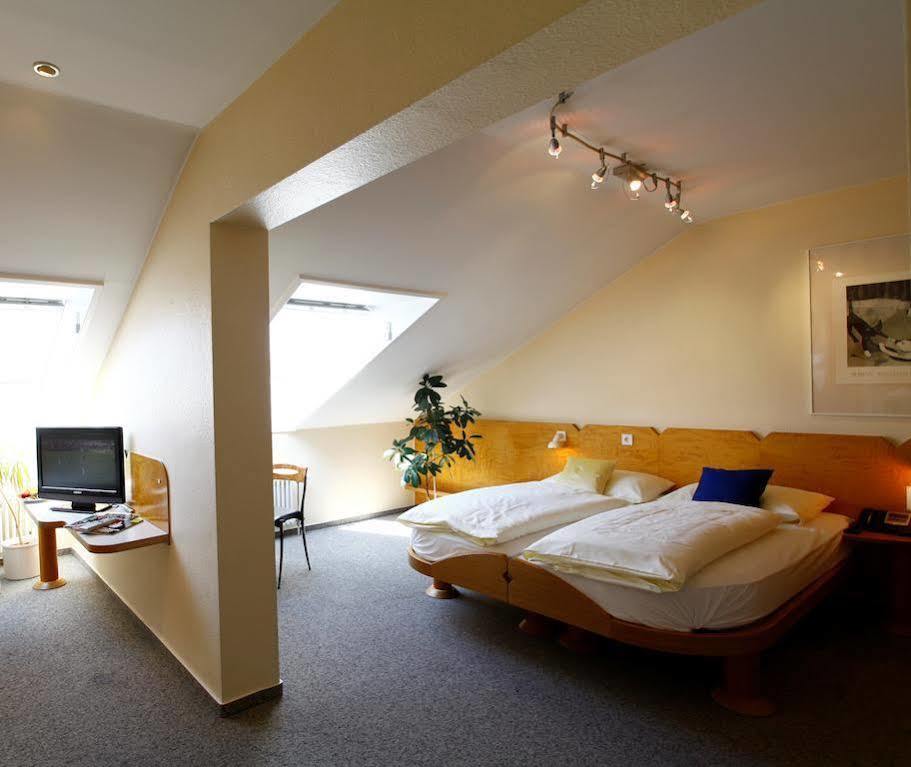 Stadthotel Engel Ettlingen Kültér fotó